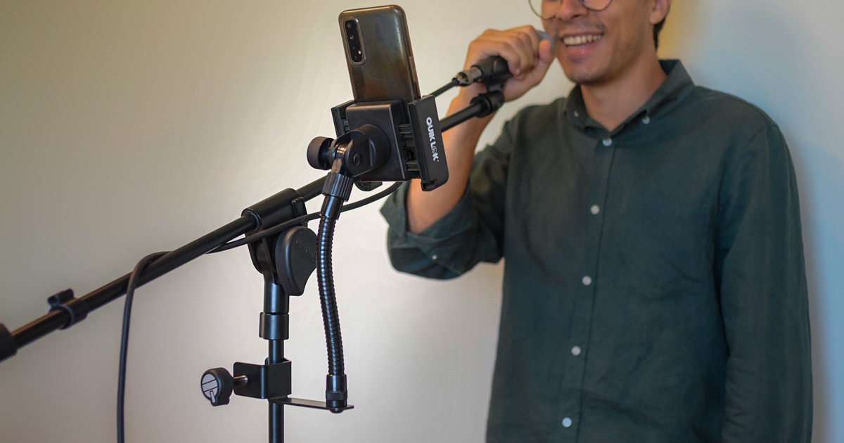 supporto per smartphone da asta microfonica per cantanti e musicisti per riprese video selfie quik lok sms001